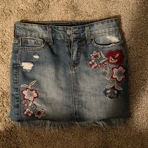 Adorable embroidered skirt